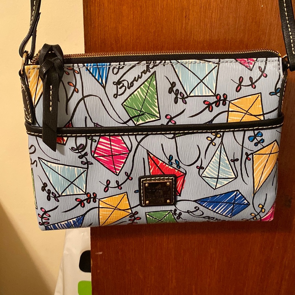 EUC Dooney Kites Pouchette